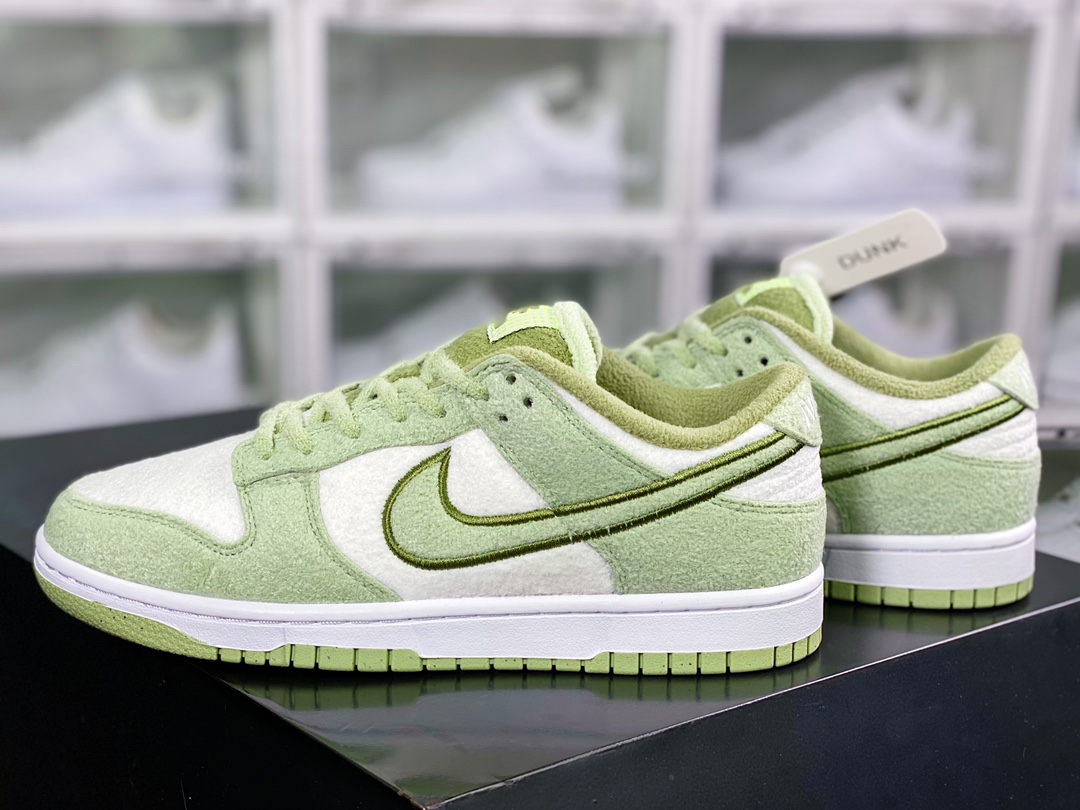 220 SB Dunk Low”Fleece”扣篮系列低帮休闲运动滑板板鞋“毛绒浅绿白”DQ7579-300