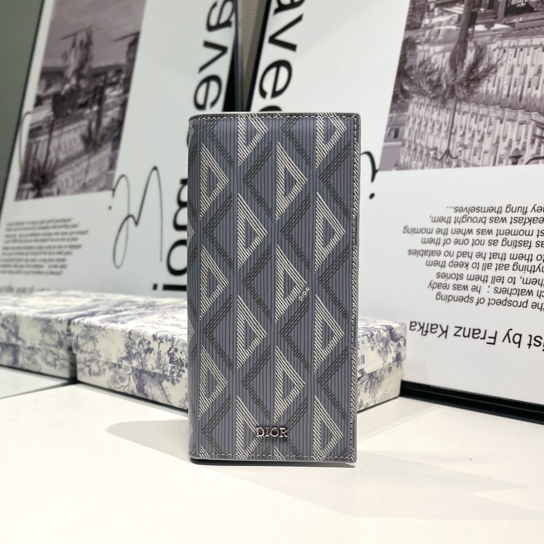 NO:671569,C002 di*r men's suit folder, carefully crafted in black CD Diamond pattern canvas, enhances style. Black smooth cowhide, vertical bi-fold style, built-in 16 card slots, 4 cash compartments and a zippered coin compartment, dust bag included, very practical model. Size 18.5×9.5cm, Dior wallet, dior, wallets, business suit, cowhide19860909C002 di*r 男士西装夹夹,黑色CD Diamond图案帆布精心制作,提升格调.黑色光滑牛皮,竖版双折款式,内置16个卡位4个现金隔层和一个拉链硬币隔层,内含防尘袋,非常实用款号.尺寸18.5×9.5cm,Dior钱包,dior,wallets,business suit,cowhide,欧美剧