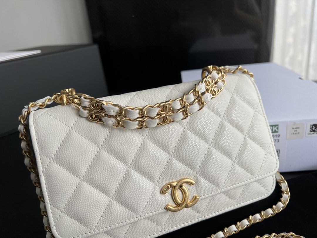 [Chanel Women