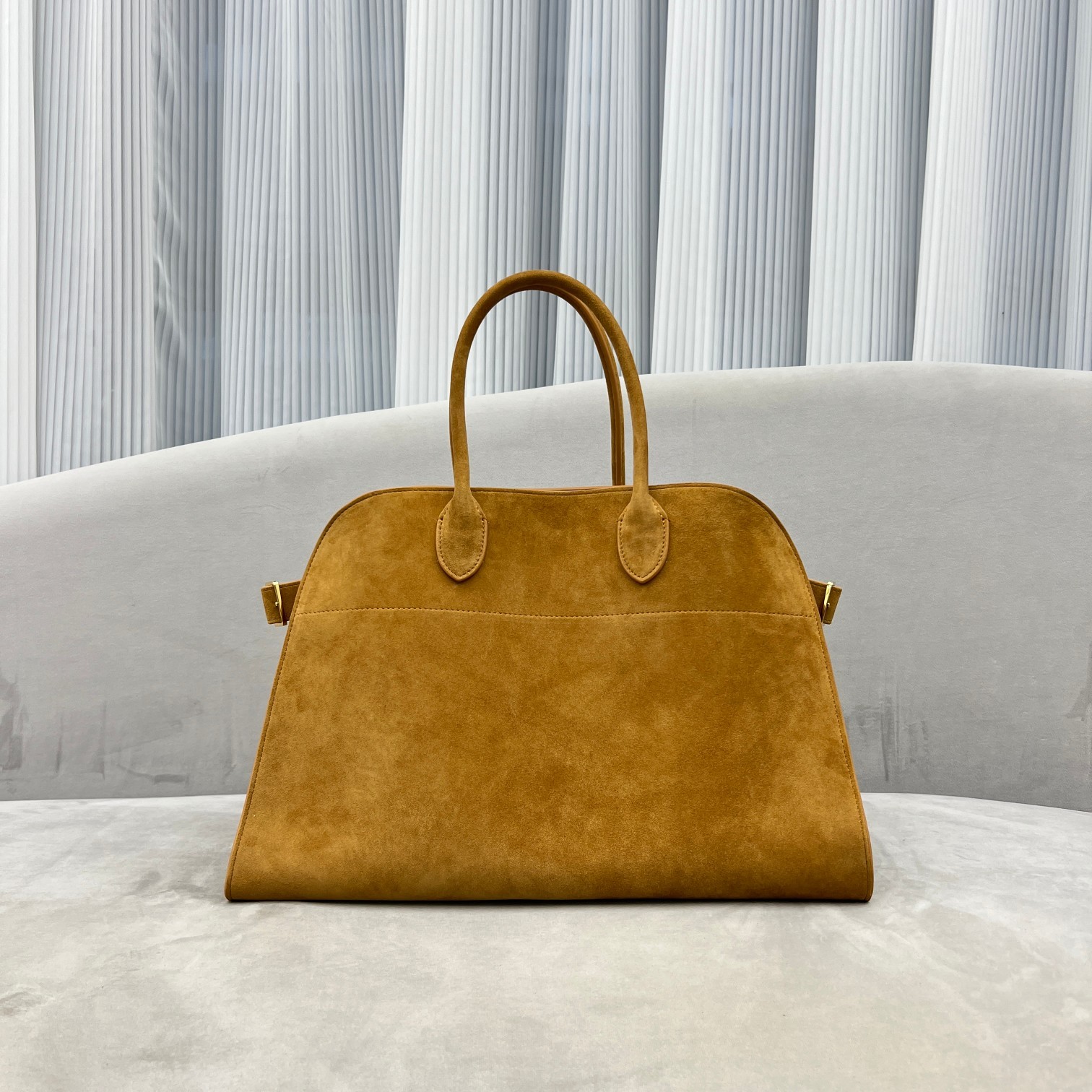 中号磨砂焦糖色Margaux15系列品牌在极简设计上的功力线条干净尽管没有什么logo印花的加持但整体高