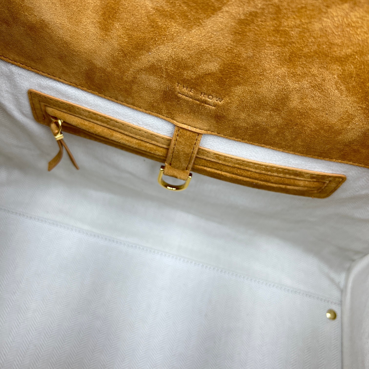 中号磨砂焦糖色Margaux15系列品牌在极简设计上的功力线条干净尽管没有什么logo印花的加持但整体高