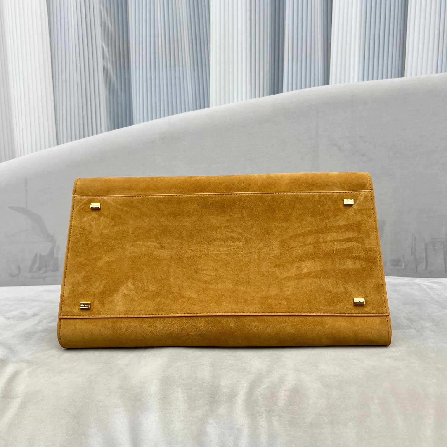 中号磨砂焦糖色Margaux15系列品牌在极简设计上的功力线条干净尽管没有什么logo印花的加持但整体高