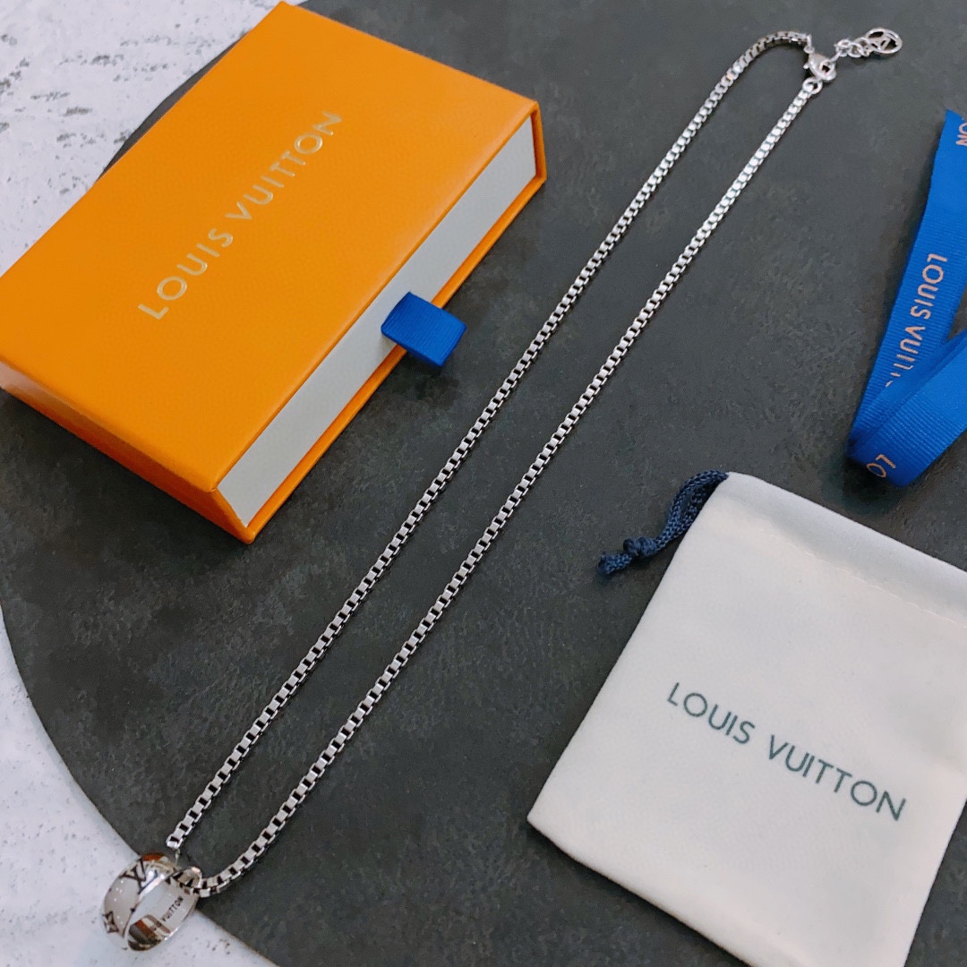 First Copy
 Louis Vuitton Jewelry Necklaces & Pendants Unisex Vintage Chains