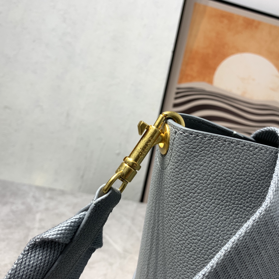 570 SEAU SANGLE 粒面小牛皮肩可拆卸羊毛肩带
