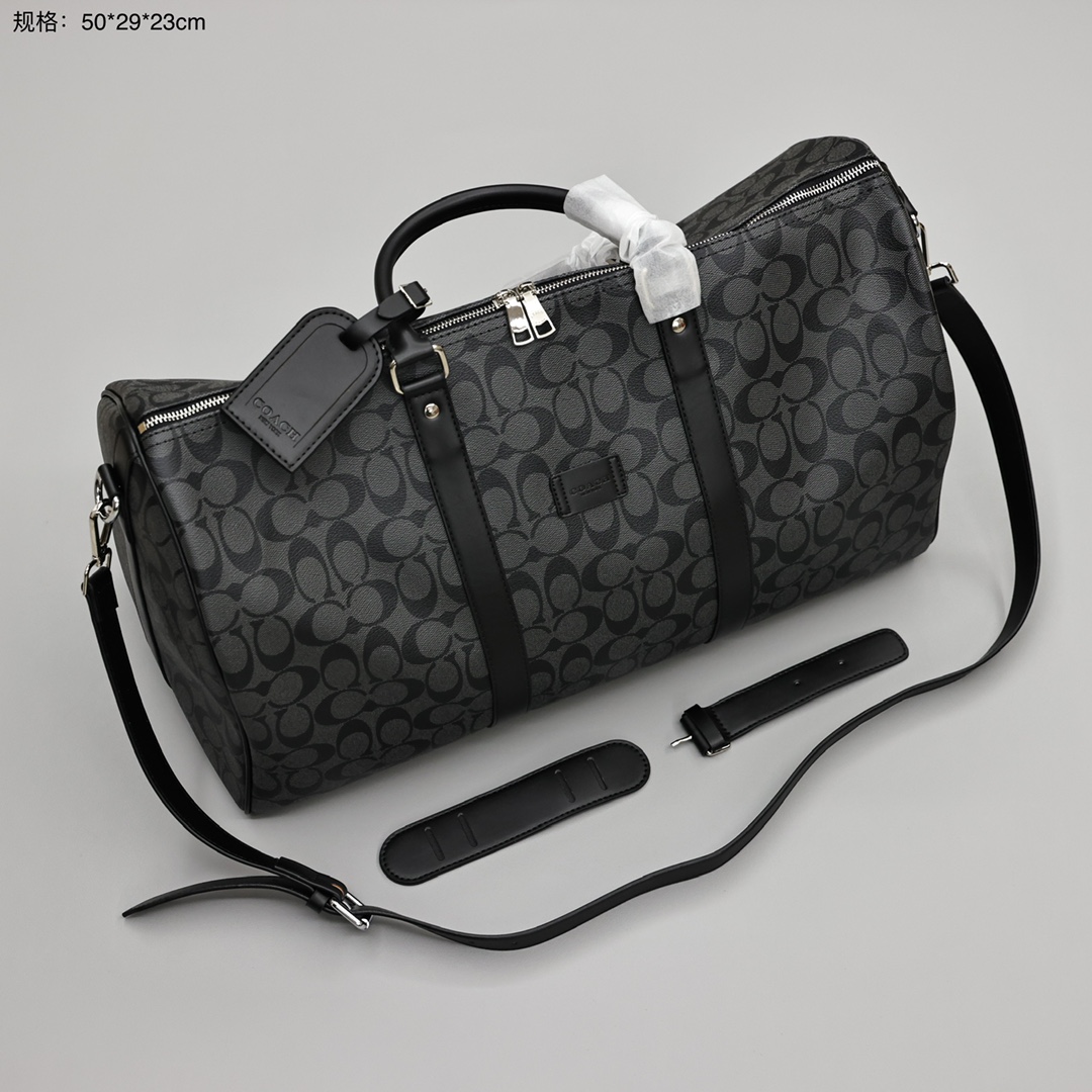 Coach蔻驰旅行袋💰260 携经典复古出镜,以率性风范行走都市街头,旅行包以超大容量承载满满实用性,精制皮革历久弥新,质感配色加持出型装扮,将时尚格调包裏其中。 规格:50*29*23cm