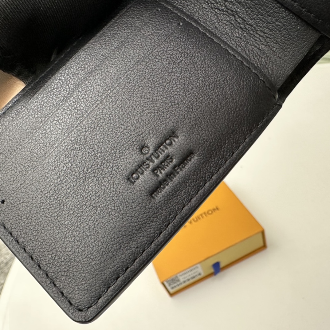 Louis Vuitton M58189 Black Aerogram Leather Standard everyday