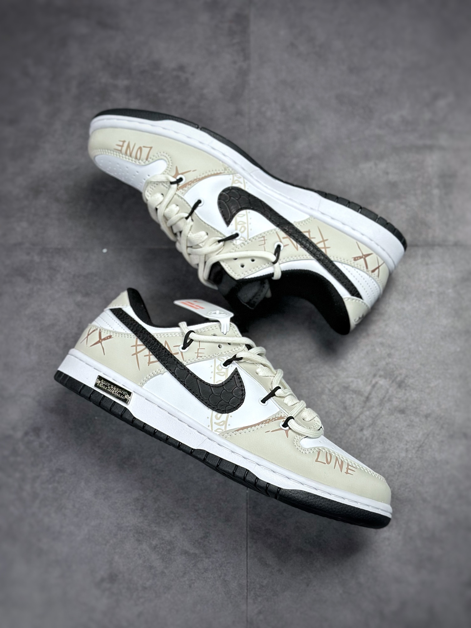 190 NIKE SB Dunk Low 黑白灰绑带CW1590-015