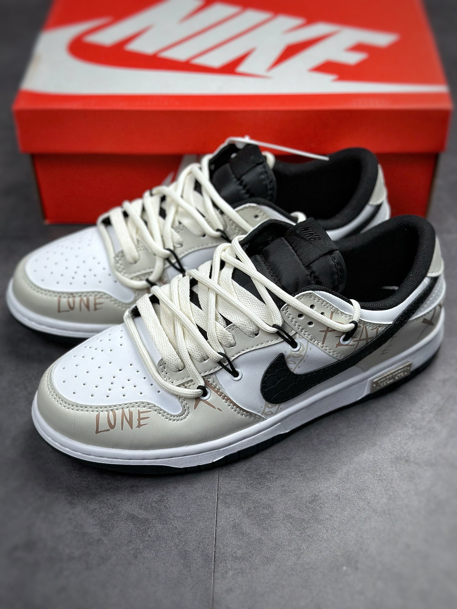 190 NIKE SB Dunk Low 黑白灰绑带CW1590-015