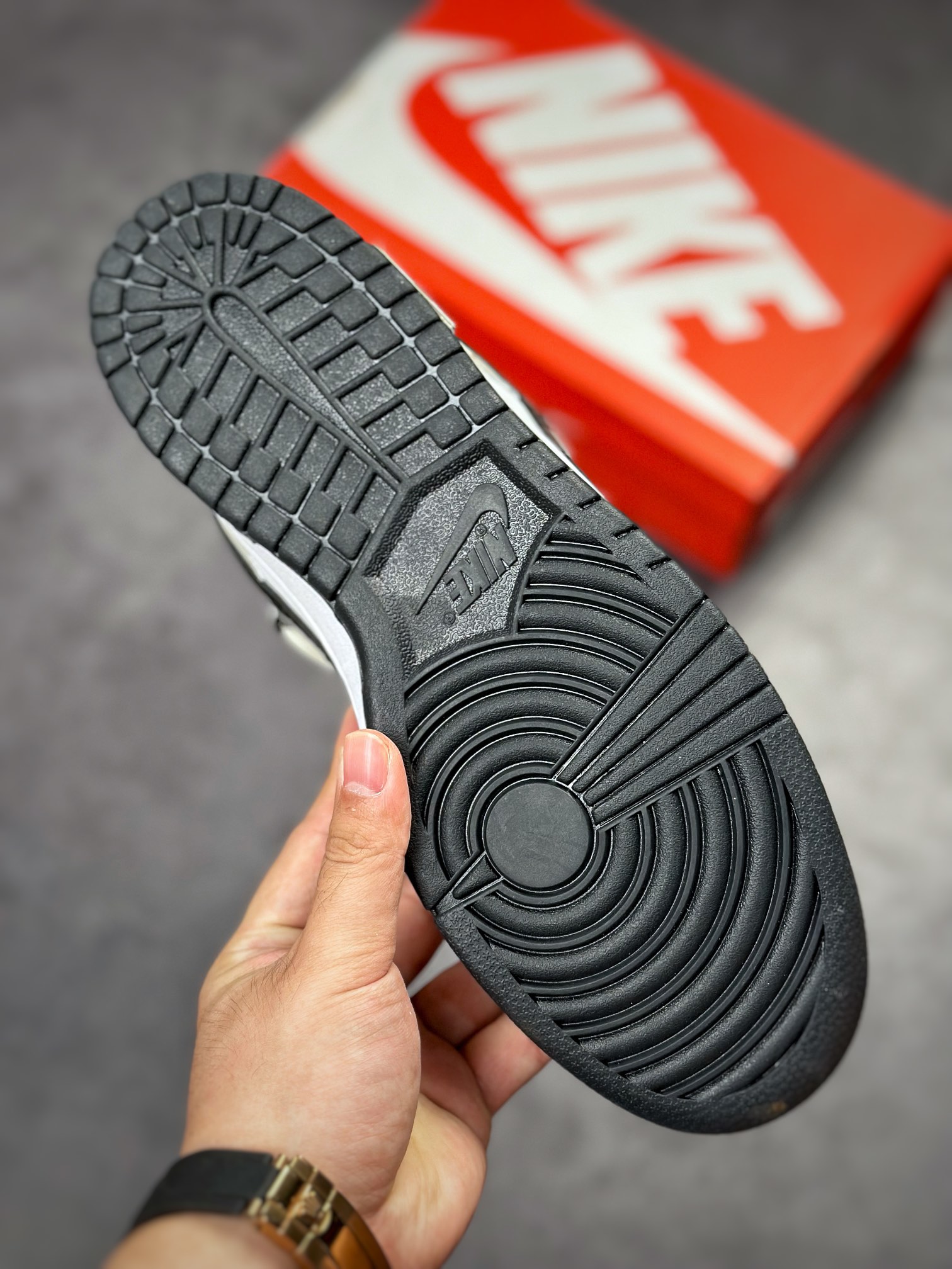 190 NIKE SB Dunk Low 黑白灰绑带CW1590-015