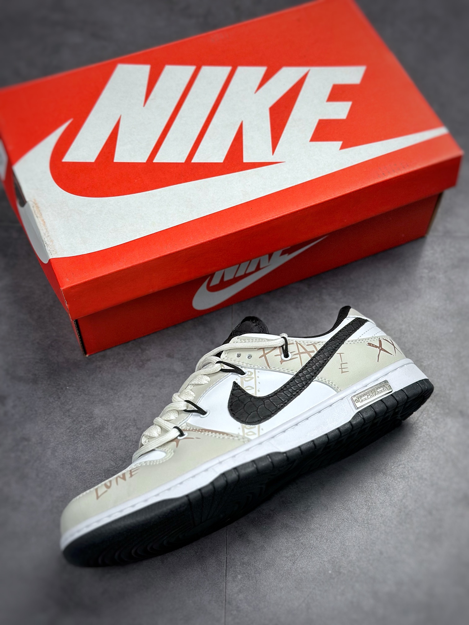 190 NIKE SB Dunk Low 黑白灰绑带CW1590-015