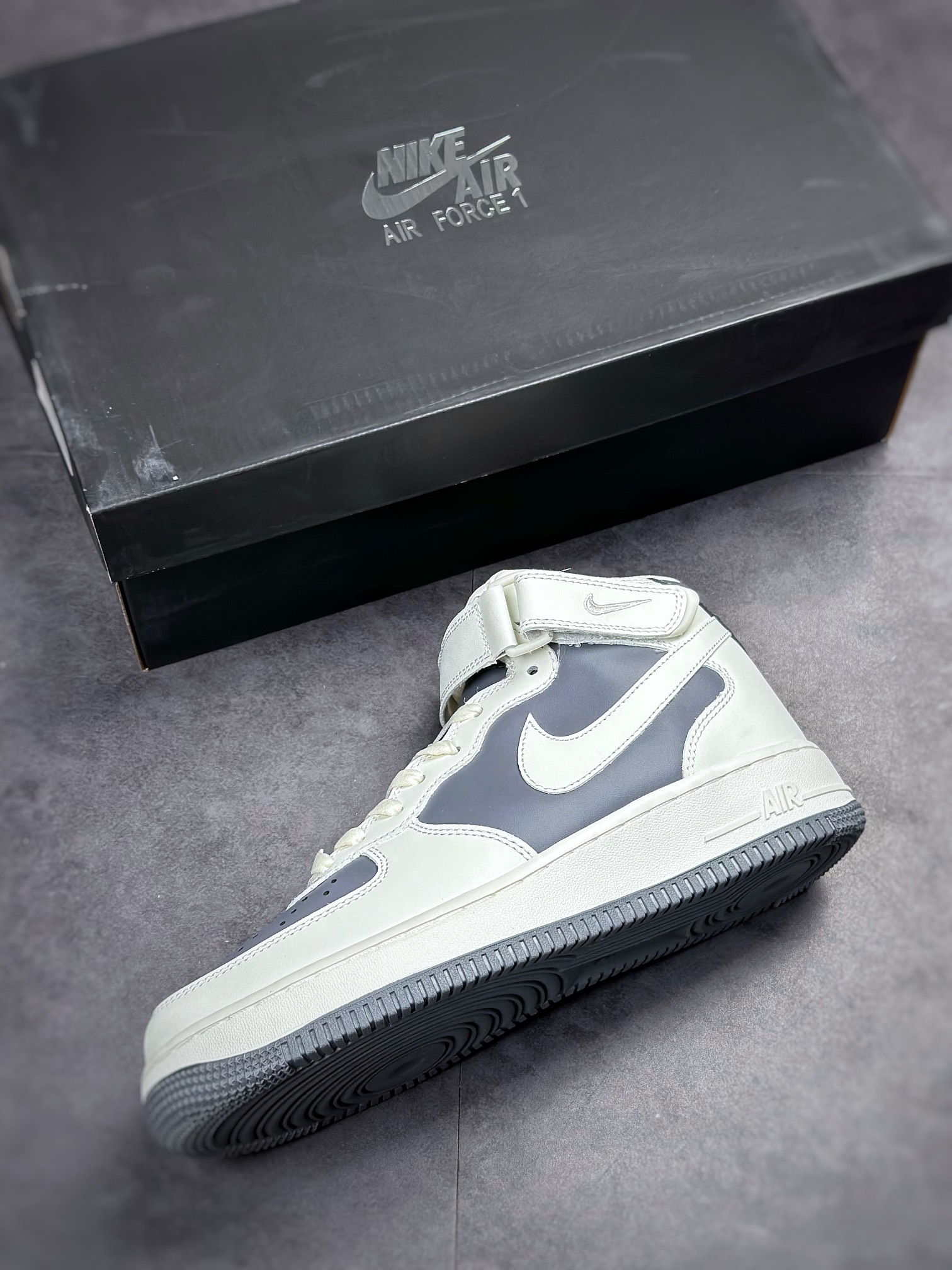 230 Nike Air Force 1 Mid 米白灰LZ6819-609