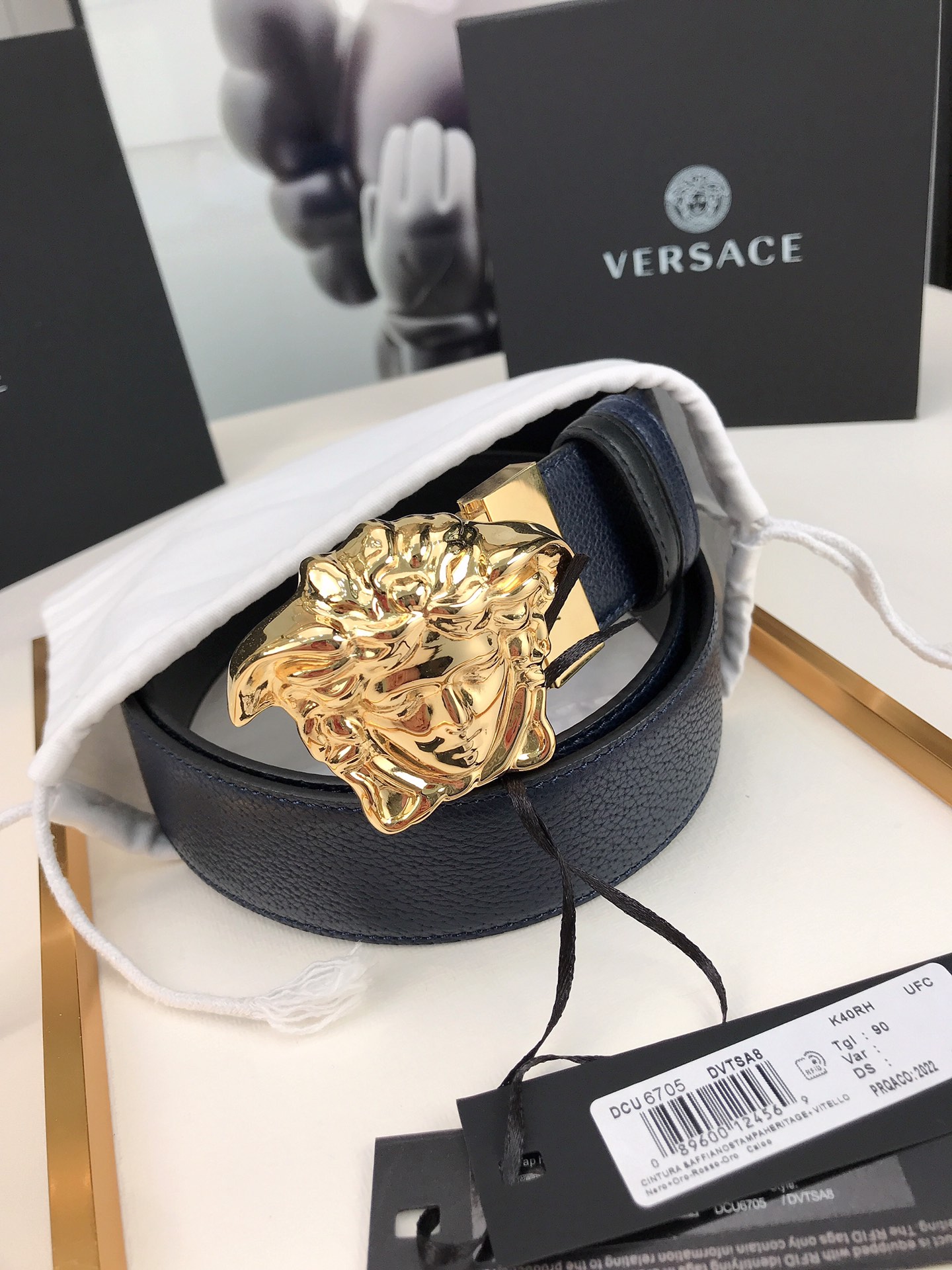 范思哲versace,这款牛皮革双面