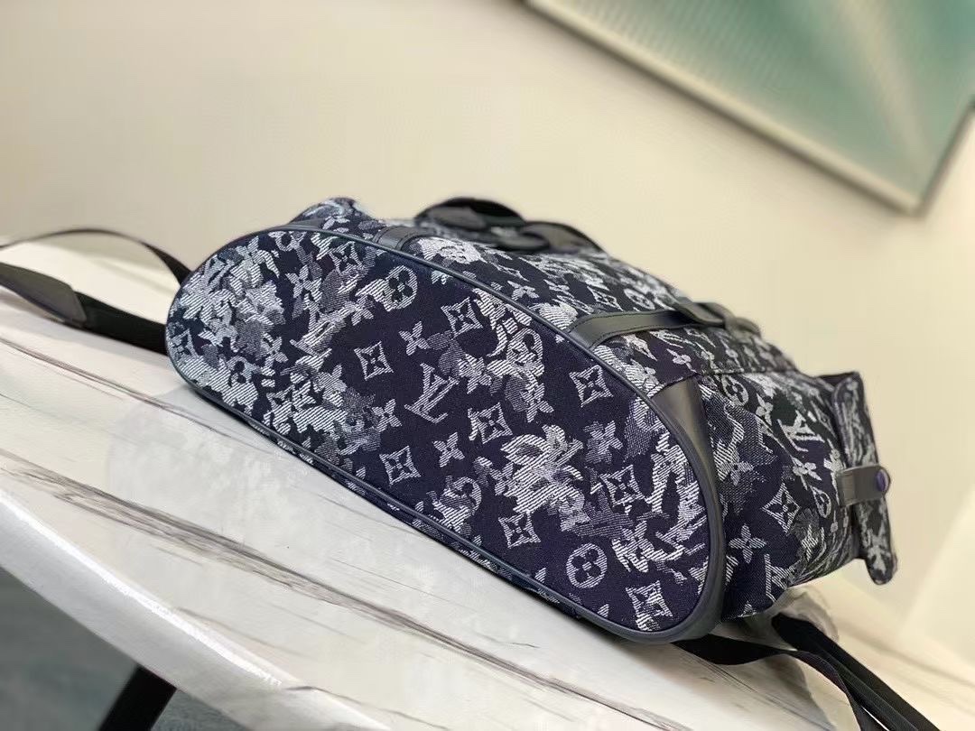 为登山包的粗粝质感注入摩登气息 4