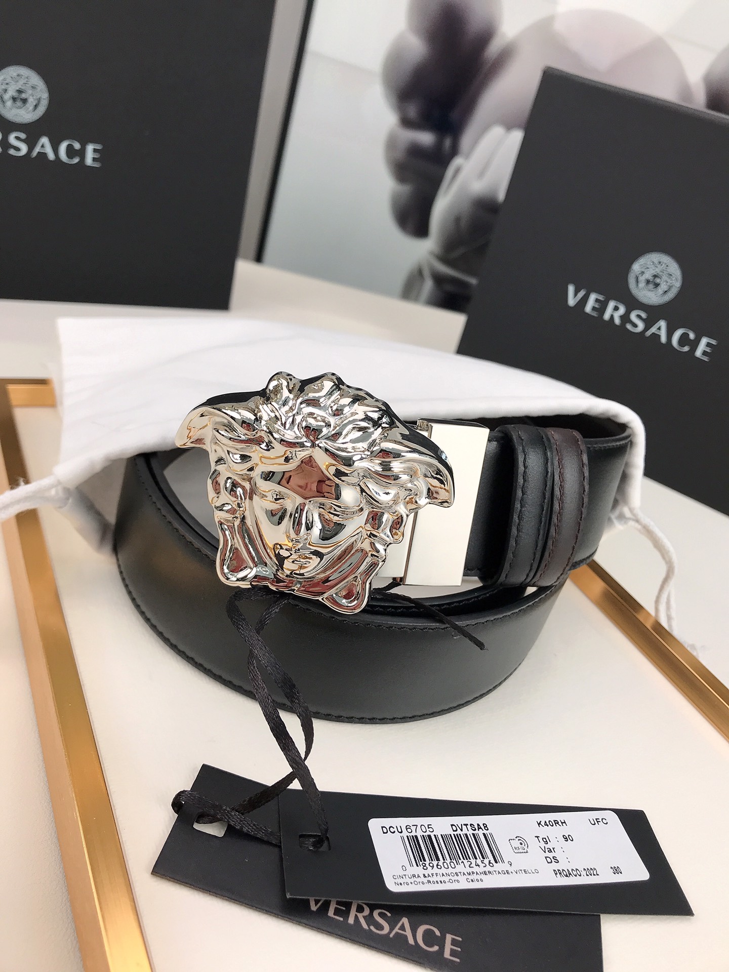 范思哲versace,这款牛皮革双面