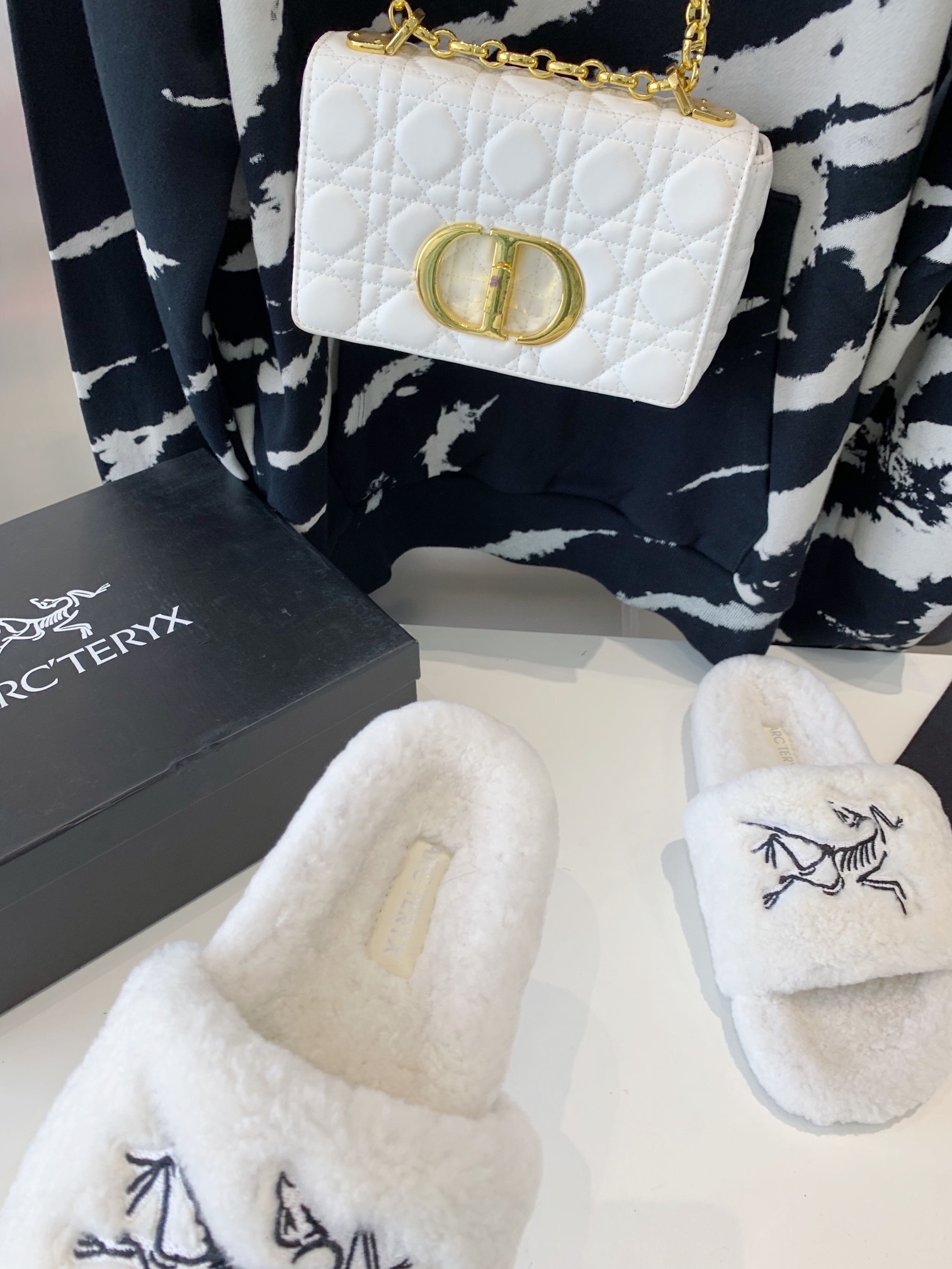 “2022 Arc’teryx Lamb Slippers: Super-Heavy Soles, Fine Wool, and Photo Hysteria” - 图片 5