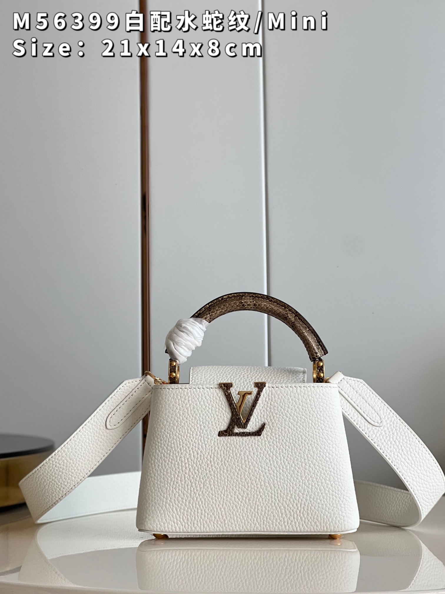 NO:399409,【Exclusive real photo MM56399 white water snake pattern/mini】Capucines mini handbag imported from France, shiny metal trim, unique Capucines cover can be included in the bag to display letter logos, and can be turned outward, presenting Monogram Flower pattern size: 21x14x8cm J.,LV [original leather],louis vuitton,cowhide19860909【独家实拍 MM56399白配水蛇纹/迷你】Capucines mini手袋 法国进口小牛皮,闪亮的金属饰件,特有的Capucines搭盖既可收入包内展示字母标识,又可外翻 呈现Monogram Flower图案 size:21x14x8cm J.,LV【原厂皮】,louis vuitton,cowhide,Bag