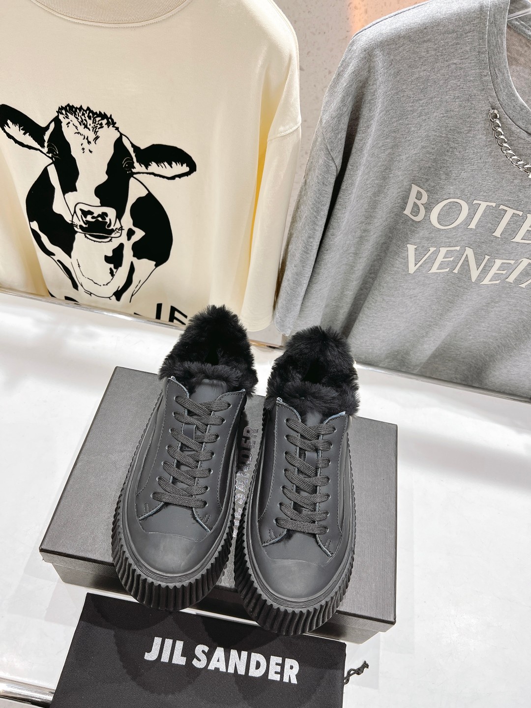 Stylish Comfort: Starnet Red Discovery King Kids’ Shoes Review - 图片 1