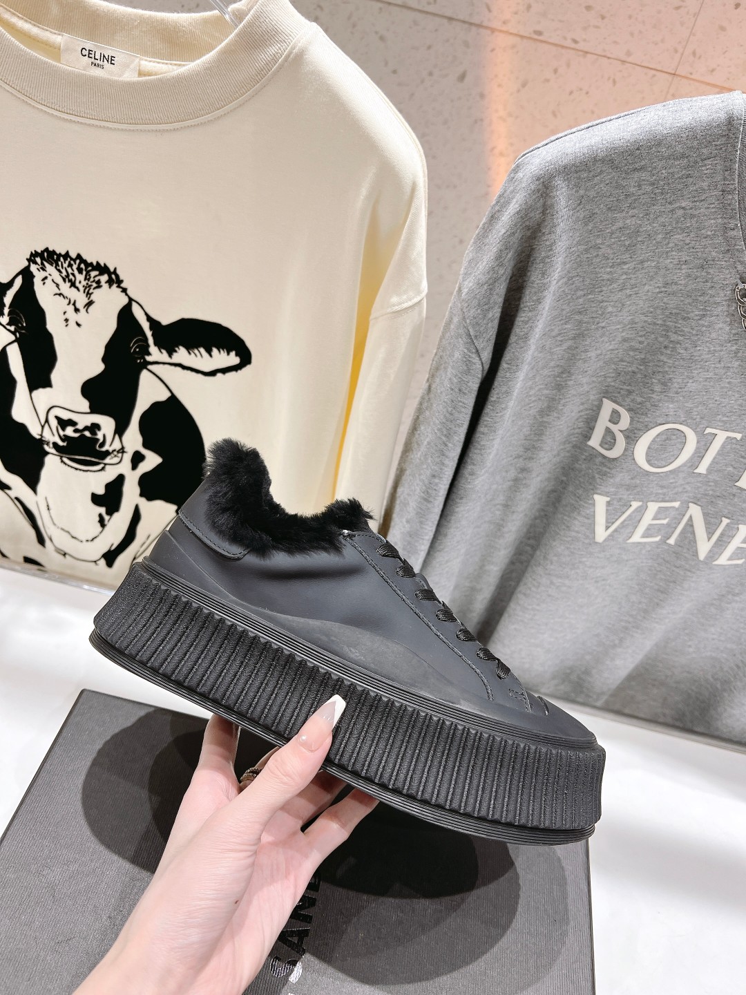 Stylish Comfort: Starnet Red Discovery King Kids’ Shoes Review - 图片 5