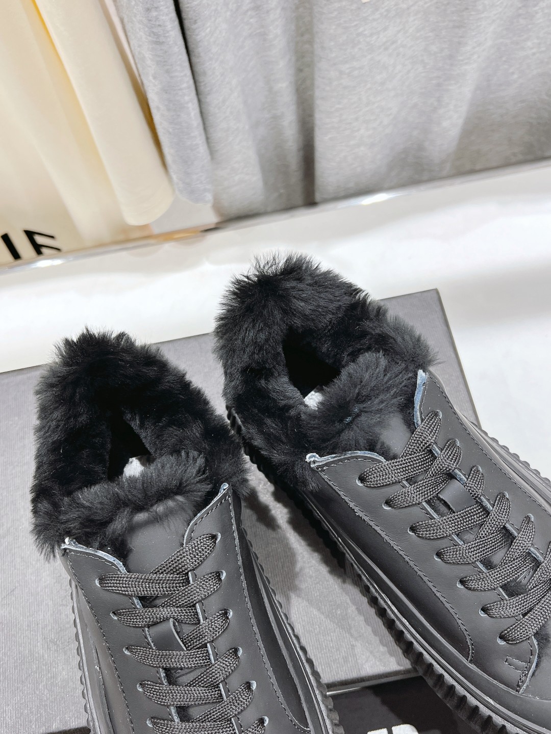 Stylish Comfort: Starnet Red Discovery King Kids’ Shoes Review - 图片 7