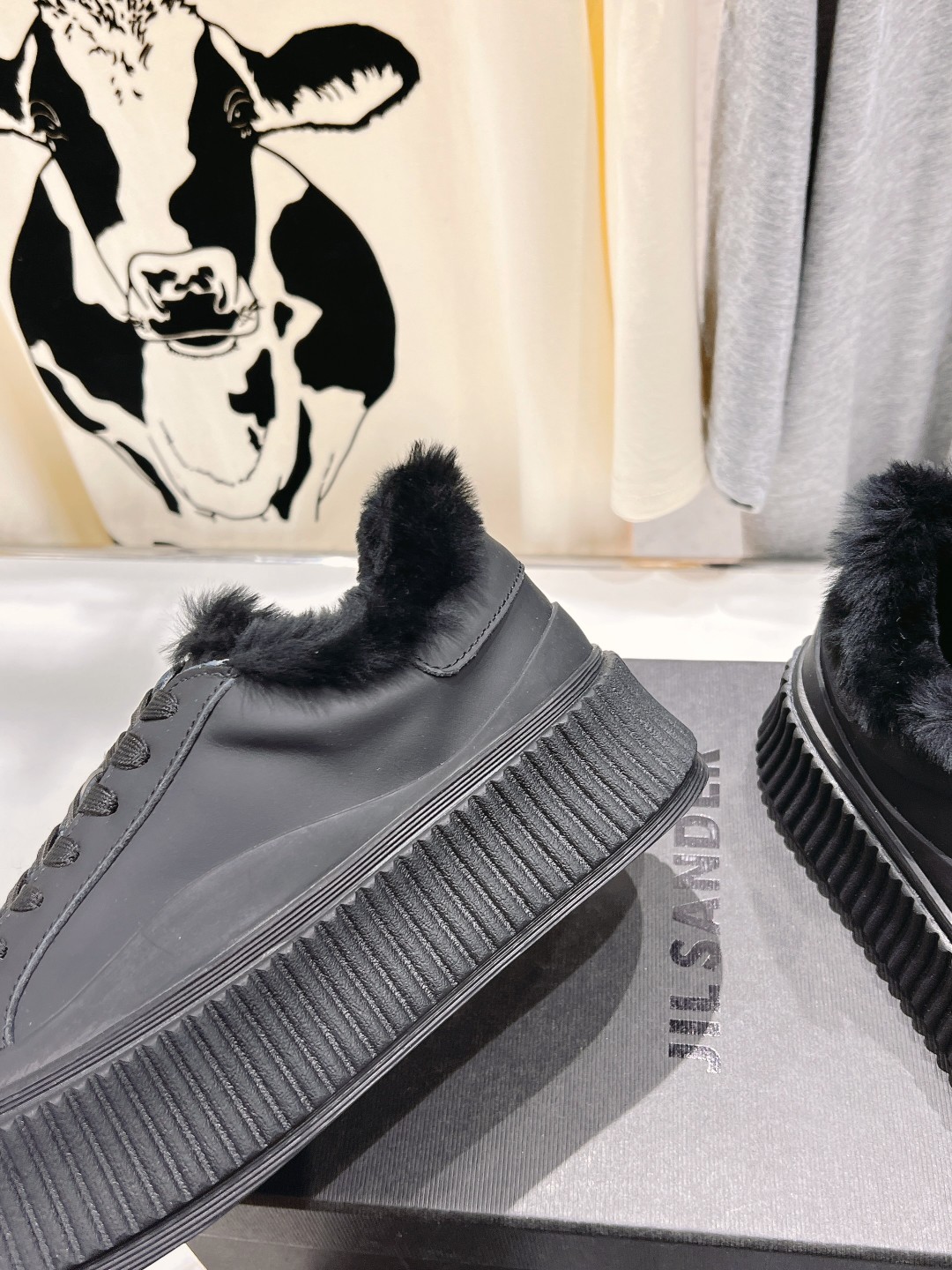 Stylish Comfort: Starnet Red Discovery King Kids’ Shoes Review - 图片 8