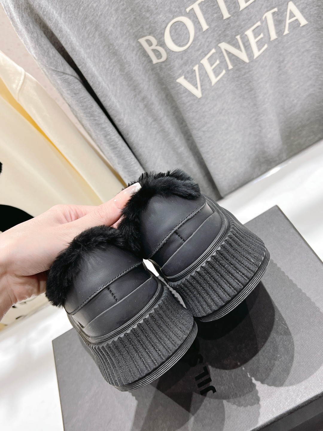 Stylish Comfort: Starnet Red Discovery King Kids’ Shoes Review - 图片 9