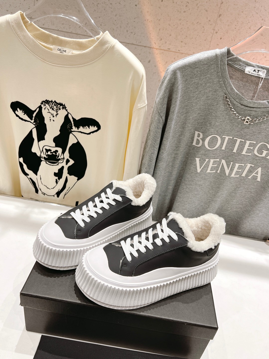 Stylish 2022 Kids’ White Shoes with Imported Wool and Cattle Skin – Top Factory Quality - 图片 2