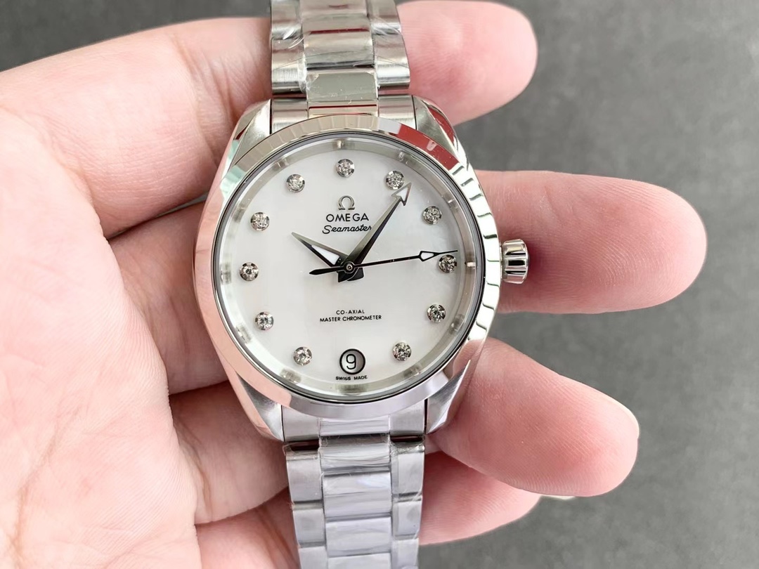 NO:340036,White Gold Diamond 50 RWF's sincere work Omega omega seahorse series with diameter 34mm, upgraded version arrives, double T-black balance wheel, strap snap buckle is the same as the original, the movement bearing uses three-piece accessories, which is the same as the original, not the patch on the market, and is welcome to compare. Every girl is eager to get a gift that suits you. An excellent gift is never just beautiful, it has a soul. RWF's most stable mechanical female watch, every day you have, accompany you to your heart!  RWF's ingenious work is worthy of your possession!  , omega19860909白 金 钻50 RWF诚意之作 欧米茄omega海马系列 直径34mm,升级版到货,双t黑摆轮,表带按扣采用跟原装一致,机芯轴承综采用三件套配件,跟原装一致,并非市场上的贴片,欢迎对比.每个女孩都渴望得到心宜的礼物.一份优秀的礼物,从来不仅仅是漂亮,它是有灵魂的.RWF最稳定机械女表,在你拥有的每一个日子里,陪你走心走点！RWF匠心之作 值得你拥有！,,omega,Watch