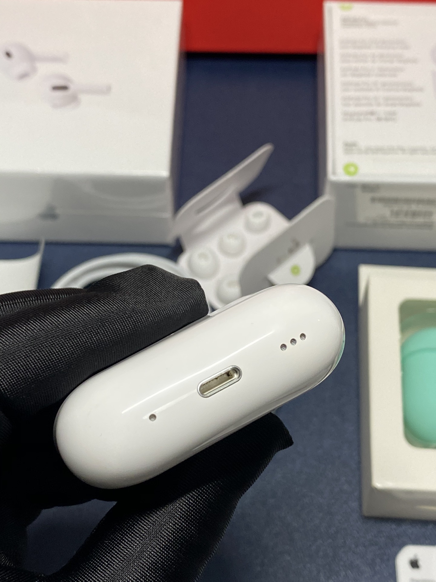 AirPods Pro 2 强势上线！无视ios16验真！支持ios16以上系统，完全1:1当真的用！现货只有一点点！先到先得！

五码合一，配原包装！送logo保护套和挂绳

【功能介绍】
支持ios云连接（耳机连接到icloud上）
支持安卓
支持头部追踪支持自定义空间音频
支持自适应降噪支持自适应通透
支持查找定位
支持低延时游戏模式
支持通话降噪(enc)
支持防丢挂绳扣
适配ios16弹窗智能连接