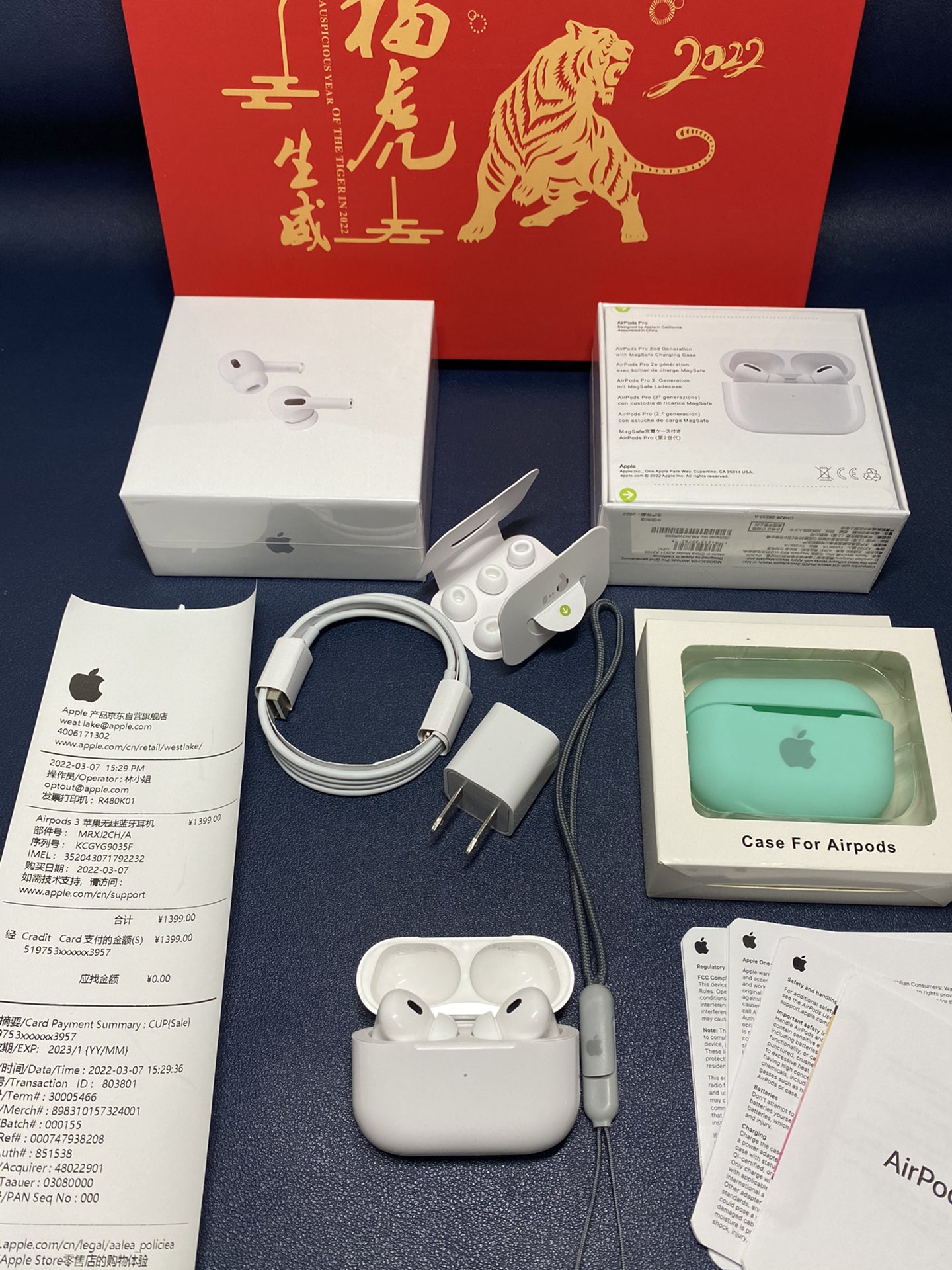 AirPods Pro 2 强势上线！无视ios16验真！支持ios16以上系统，完全1:1当真的用！现货只有一点点！先到先得！

五码合一，配原包装！送logo保护套和挂绳

【功能介绍】
支持ios云连接（耳机连接到icloud上）
支持安卓
支持头部追踪支持自定义空间音频
支持自适应降噪支持自适应通透
支持查找定位
支持低延时游戏模式
支持通话降噪(enc)
支持防丢挂绳扣
适配ios16弹窗智能连接