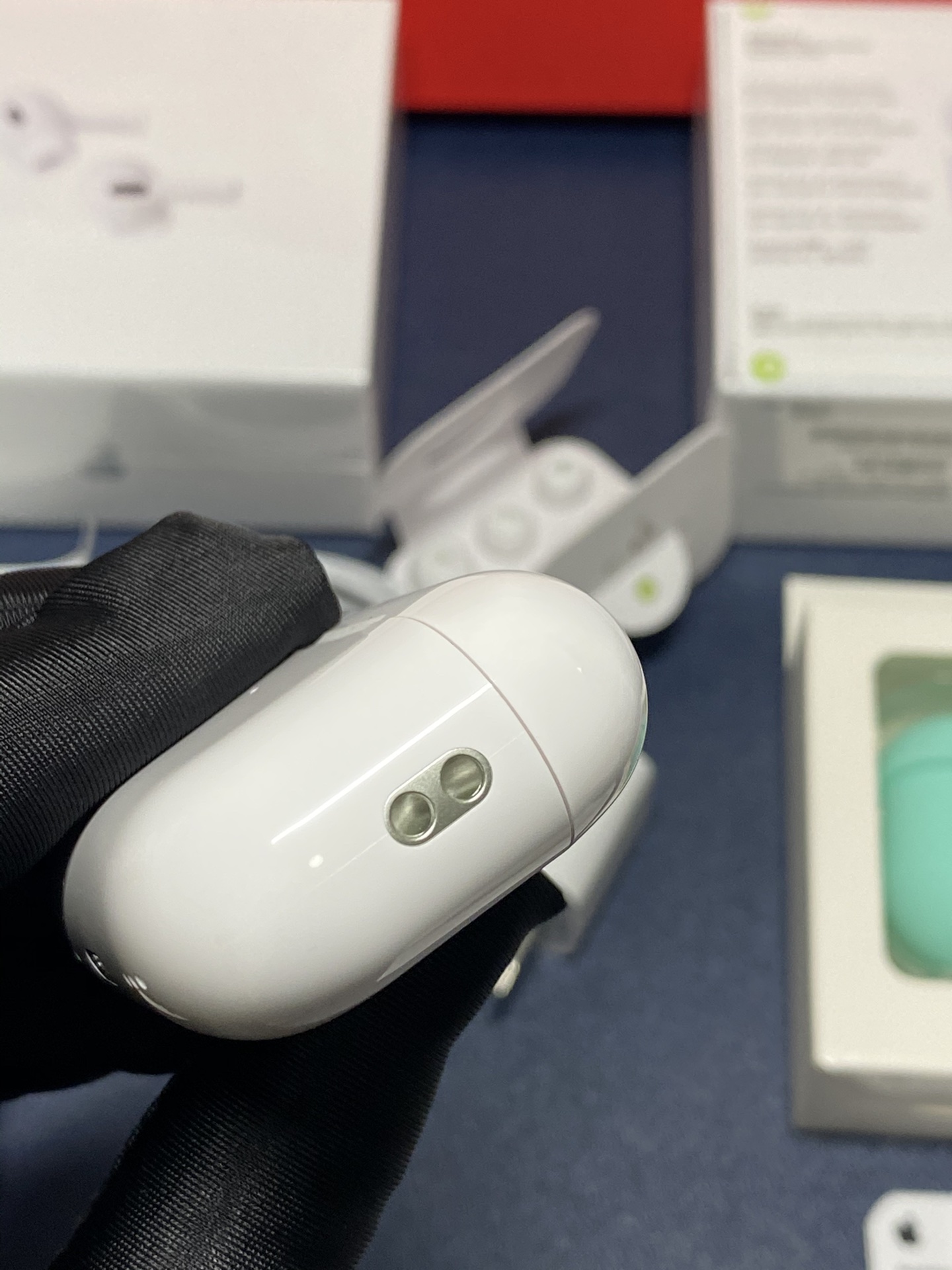 AirPods Pro 2 强势上线！无视ios16验真！支持ios16以上系统，完全1:1当真的用！现货只有一点点！先到先得！

五码合一，配原包装！送logo保护套和挂绳

【功能介绍】
支持ios云连接（耳机连接到icloud上）
支持安卓
支持头部追踪支持自定义空间音频
支持自适应降噪支持自适应通透
支持查找定位
支持低延时游戏模式
支持通话降噪(enc)
支持防丢挂绳扣
适配ios16弹窗智能连接