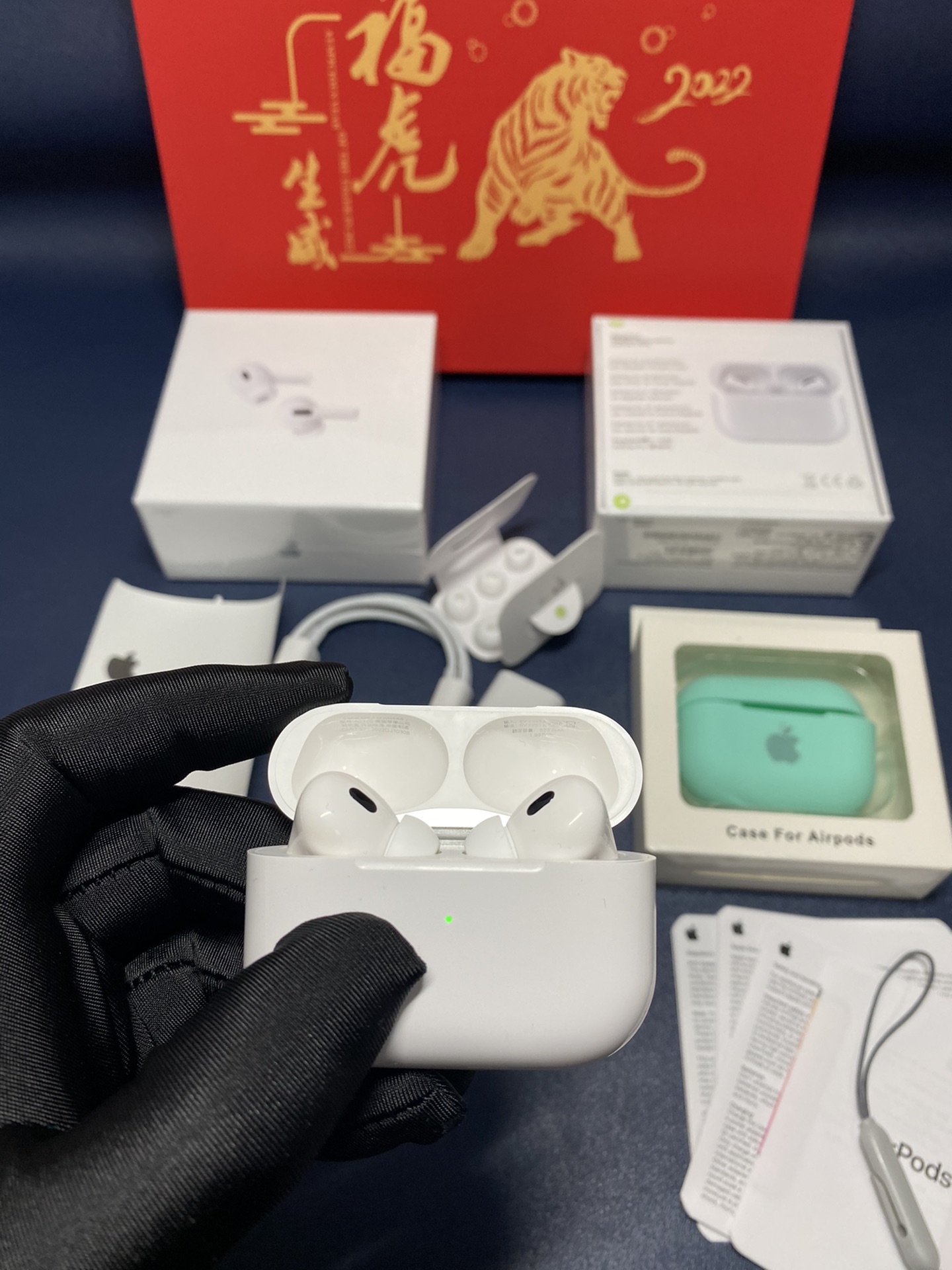 AirPods Pro 2 强势上线！无视ios16验真！支持ios16以上系统，完全1:1当真的用！现货只有一点点！先到先得！

五码合一，配原包装！送logo保护套和挂绳

【功能介绍】
支持ios云连接（耳机连接到icloud上）
支持安卓
支持头部追踪支持自定义空间音频
支持自适应降噪支持自适应通透
支持查找定位
支持低延时游戏模式
支持通话降噪(enc)
支持防丢挂绳扣
适配ios16弹窗智能连接