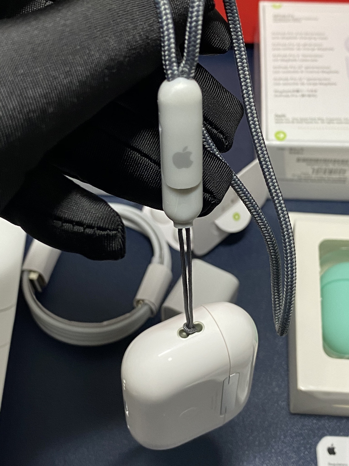 AirPods Pro 2 强势上线！无视ios16验真！支持ios16以上系统，完全1:1当真的用！现货只有一点点！先到先得！

五码合一，配原包装！送logo保护套和挂绳

【功能介绍】
支持ios云连接（耳机连接到icloud上）
支持安卓
支持头部追踪支持自定义空间音频
支持自适应降噪支持自适应通透
支持查找定位
支持低延时游戏模式
支持通话降噪(enc)
支持防丢挂绳扣
适配ios16弹窗智能连接