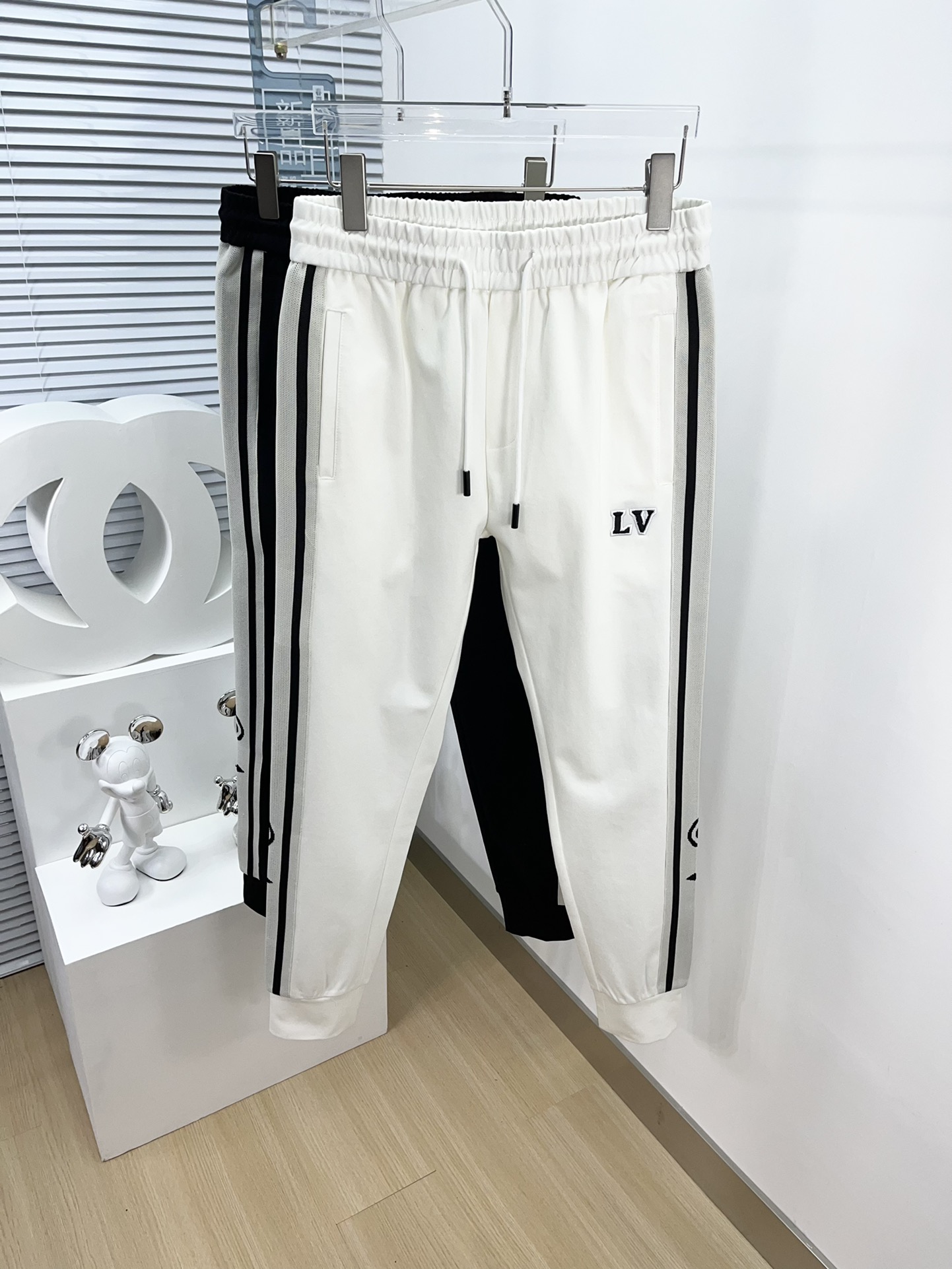 Louis Vuitton Clothing Pants & Trousers Cotton Fall/Winter Collection Fashion Casual