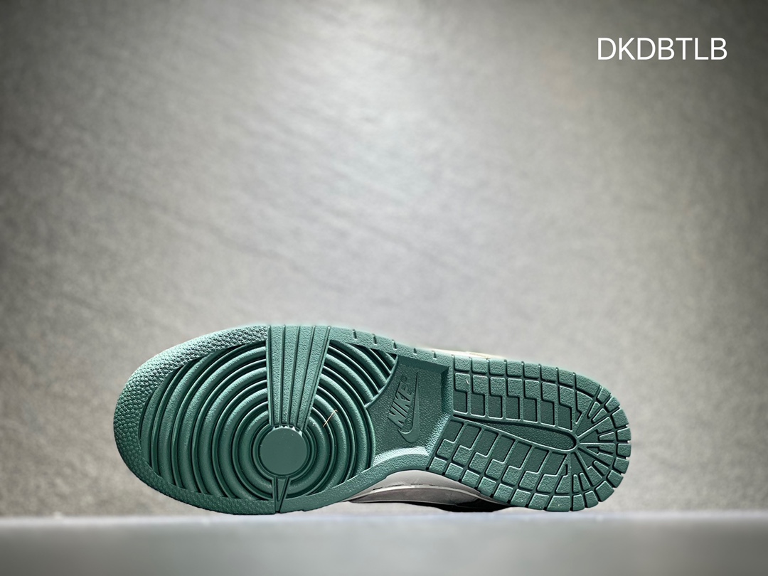 220 Nike SB dunk Low 大友克洋 低帮休闲运动滑板板鞋 LF0039-011