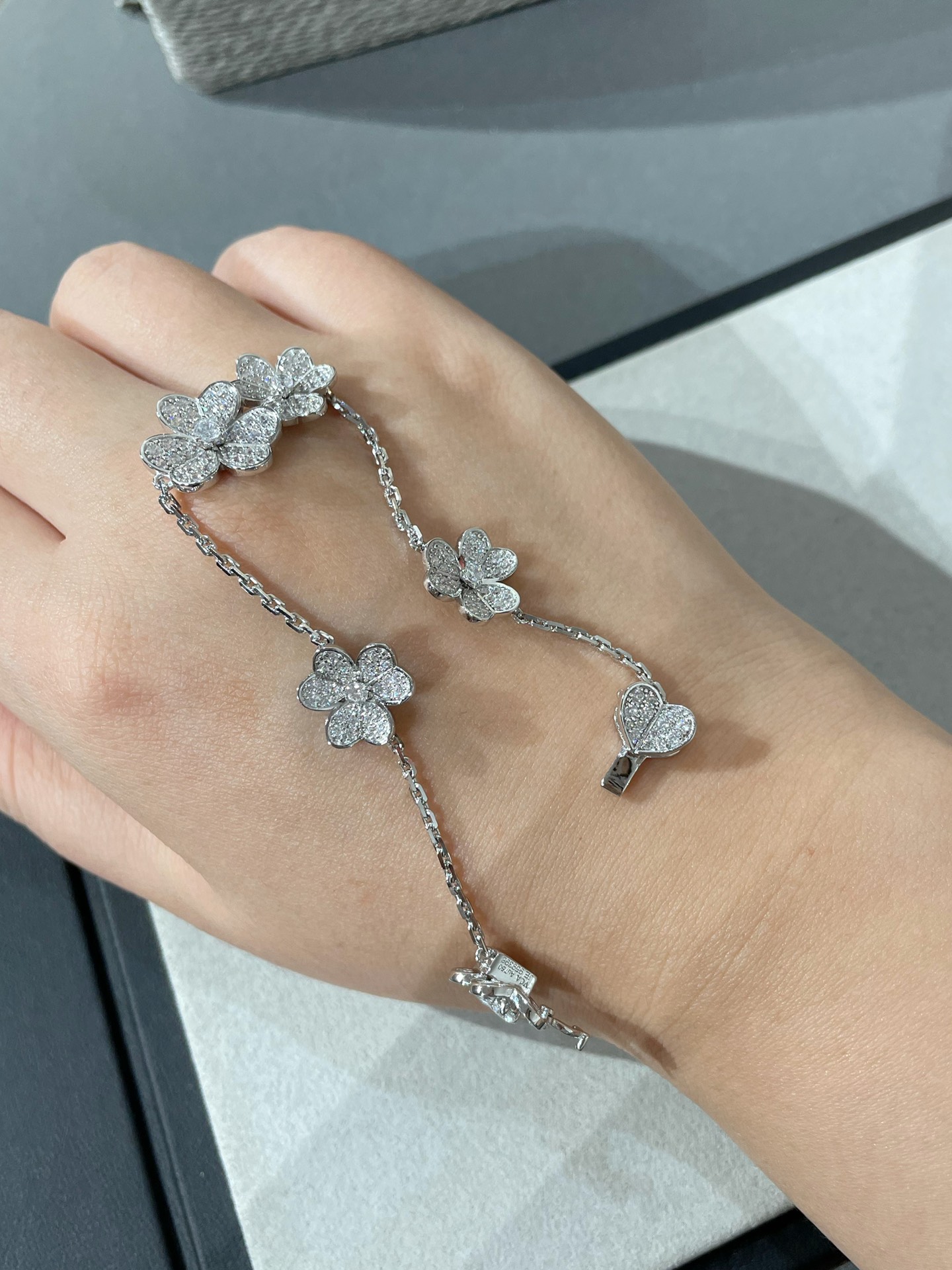 NO:634504,So refined!  This series of Vc family, chanel, cardia high-end jewelry19860909精致感很足！Vc家这个系列,,chanel,卡迪亚高端饰品,Jewelry