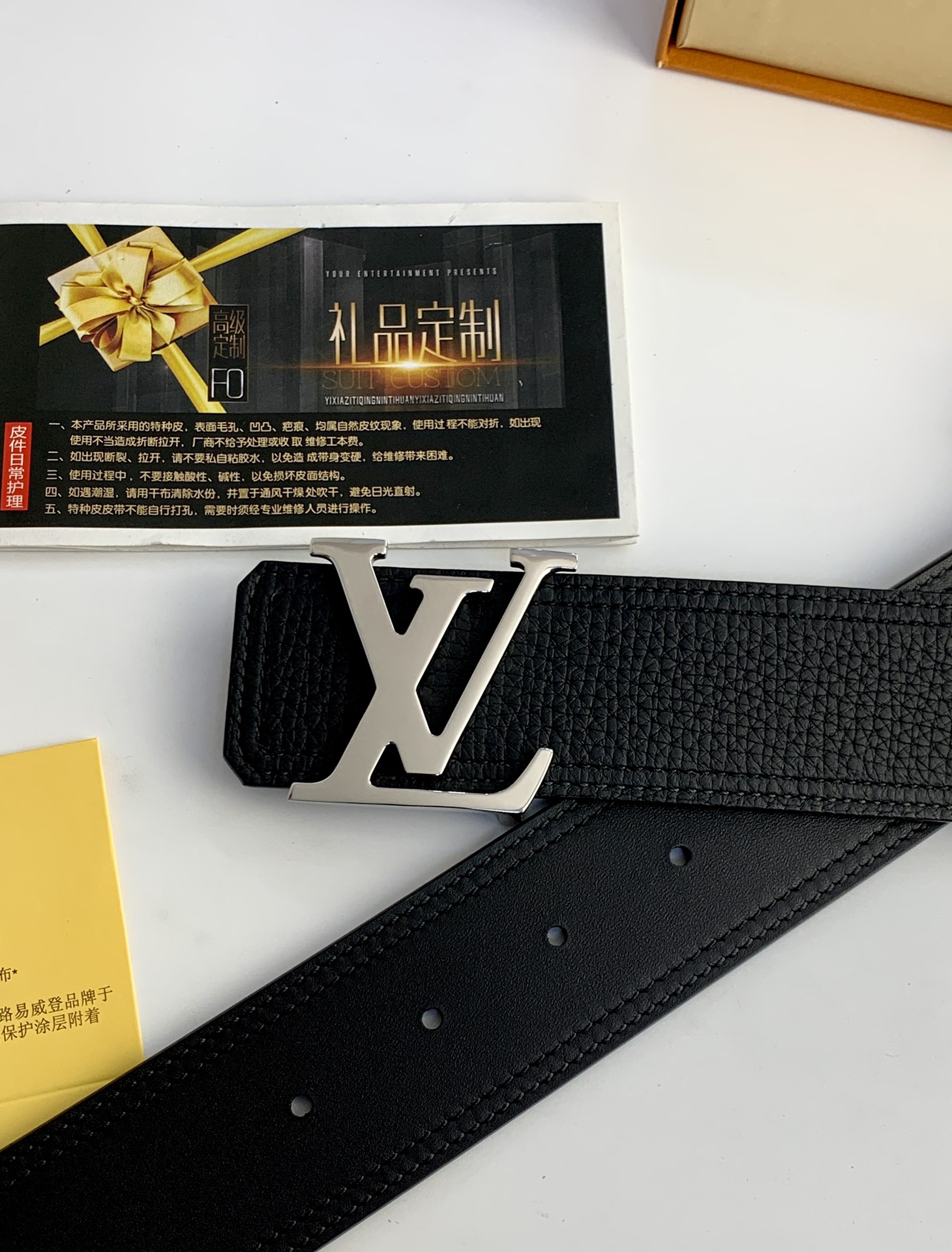 LV 进囗手搓纹黑色腰带,宽40毫米,搭配新款精品钢扣,商务服装造型的完美搭配 2