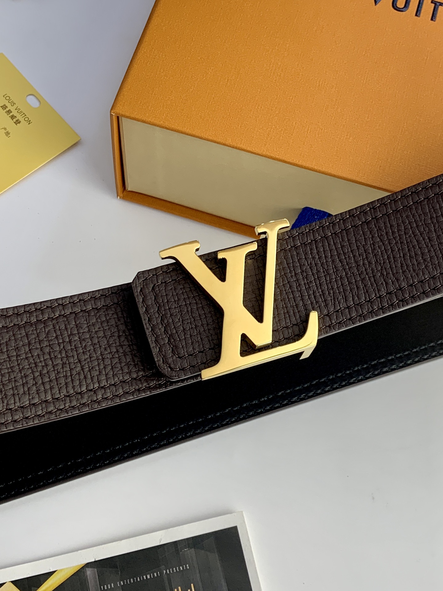LV 进囗手搓纹咖啡色腰带,宽40毫米,搭配新款精品钢扣,商务服装造型的完美搭配 2