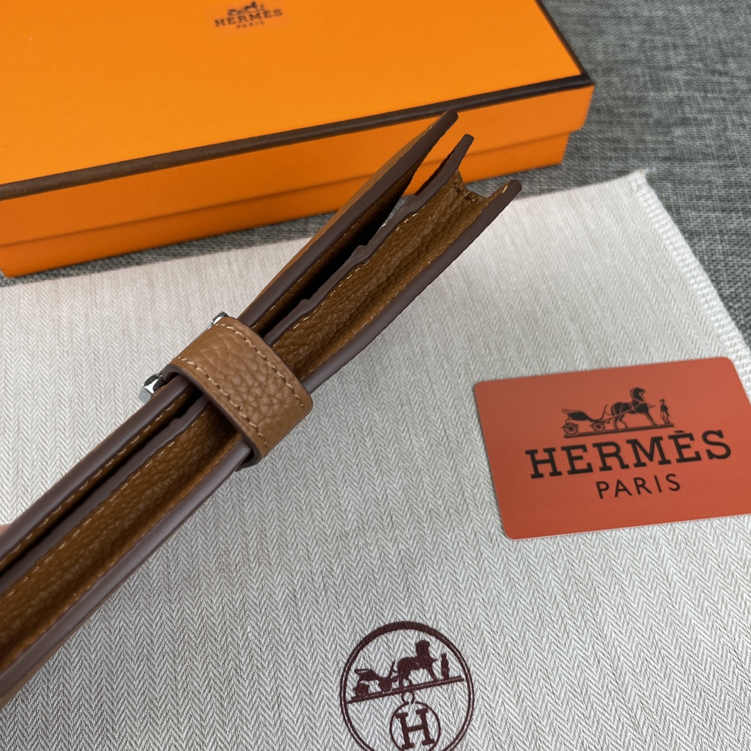 【Hermes 原版皮】。
爱马仕女士新款纯色皮革内拉链口袋竖款钱包 
💋专柜对版复刻，内有原厂代工码
