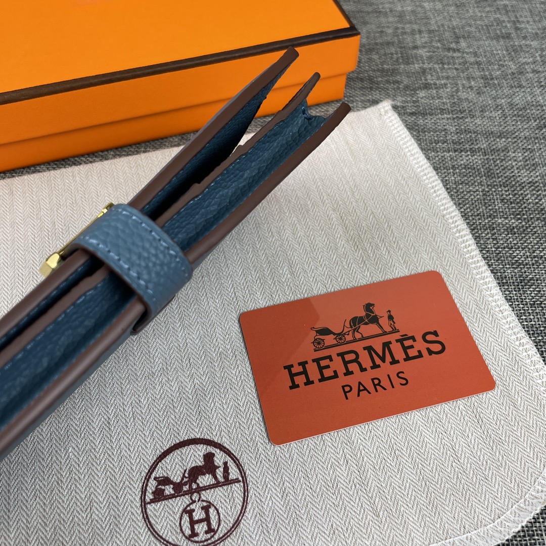 【Hermes 原版皮】。
爱马仕女士新款纯色皮革内拉链口袋竖款钱包 
💋专柜对版复刻，内有原厂代工码
