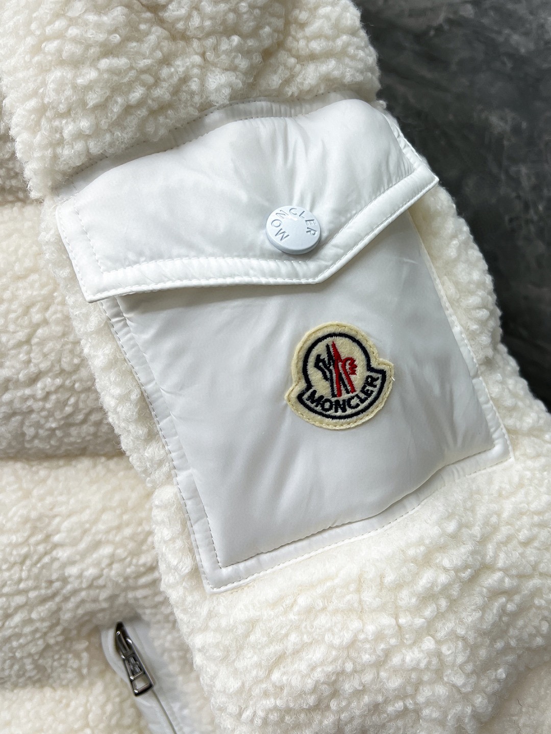 新品】22FW秋冬新款Moncler男女同款羊羔毛面料拼接梭织面料 经典玛雅连帽羽绒棉夹克