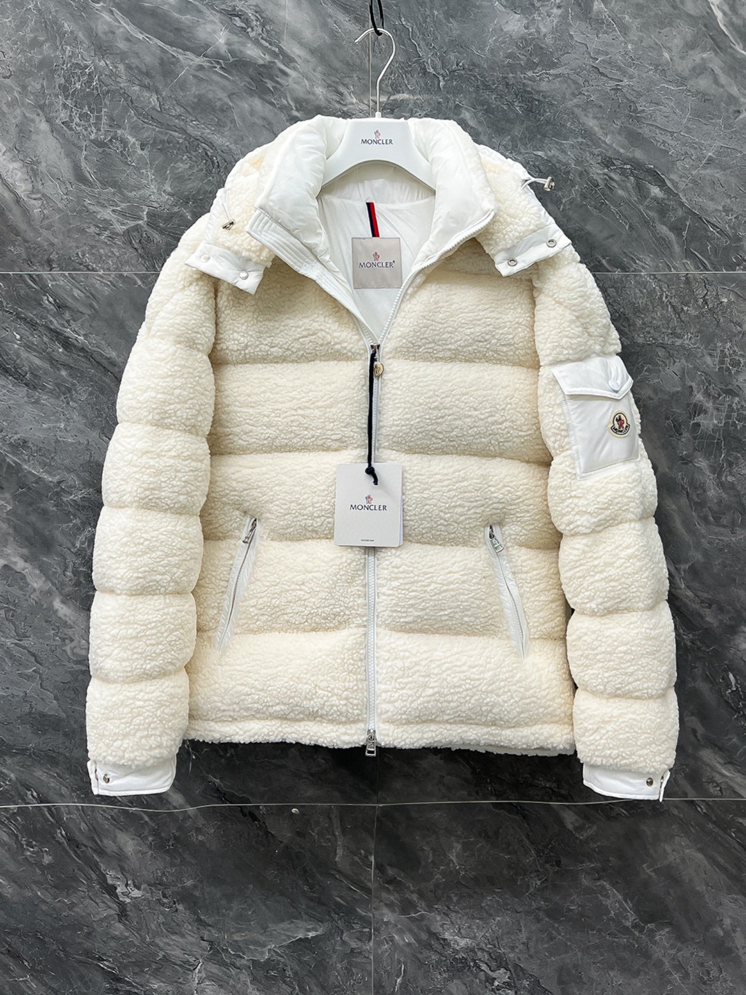 新品】22FW秋冬新款Moncler男女同款羊羔毛面料拼接梭织面料 经典玛雅连帽羽绒棉夹克