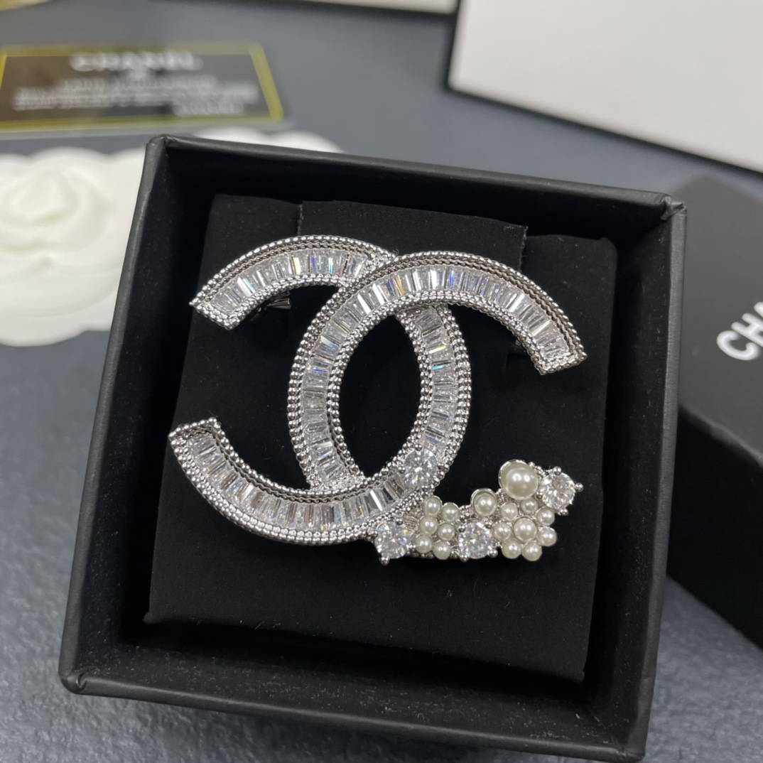 Chanel Chanel 银色满钻 珍珠CC 梅花 胸针