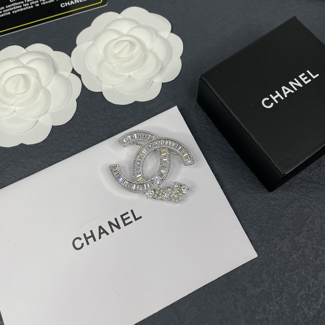 Chanel Chanel 银色满钻 珍珠CC 梅花 胸针