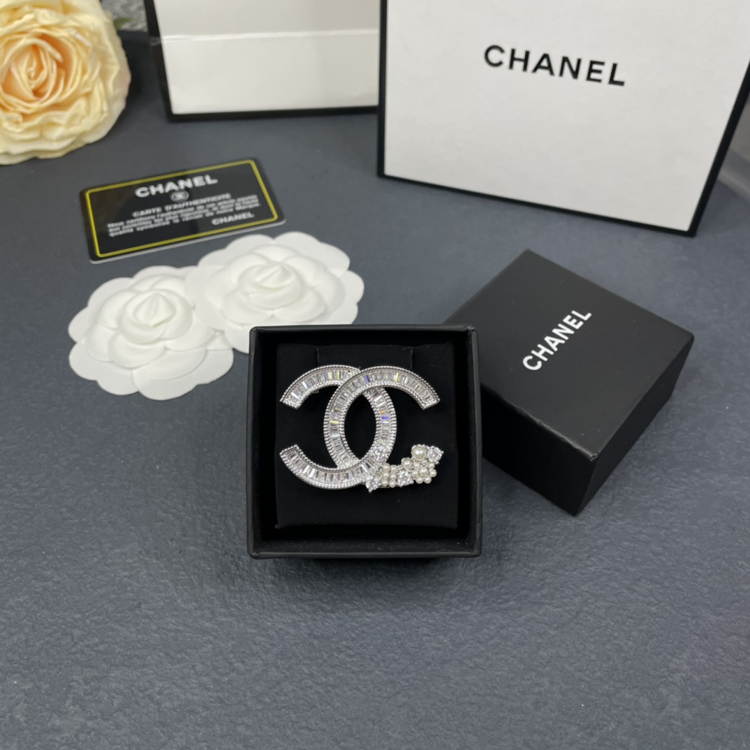 Chanel Chanel 银色满钻 珍珠CC 梅花 胸针