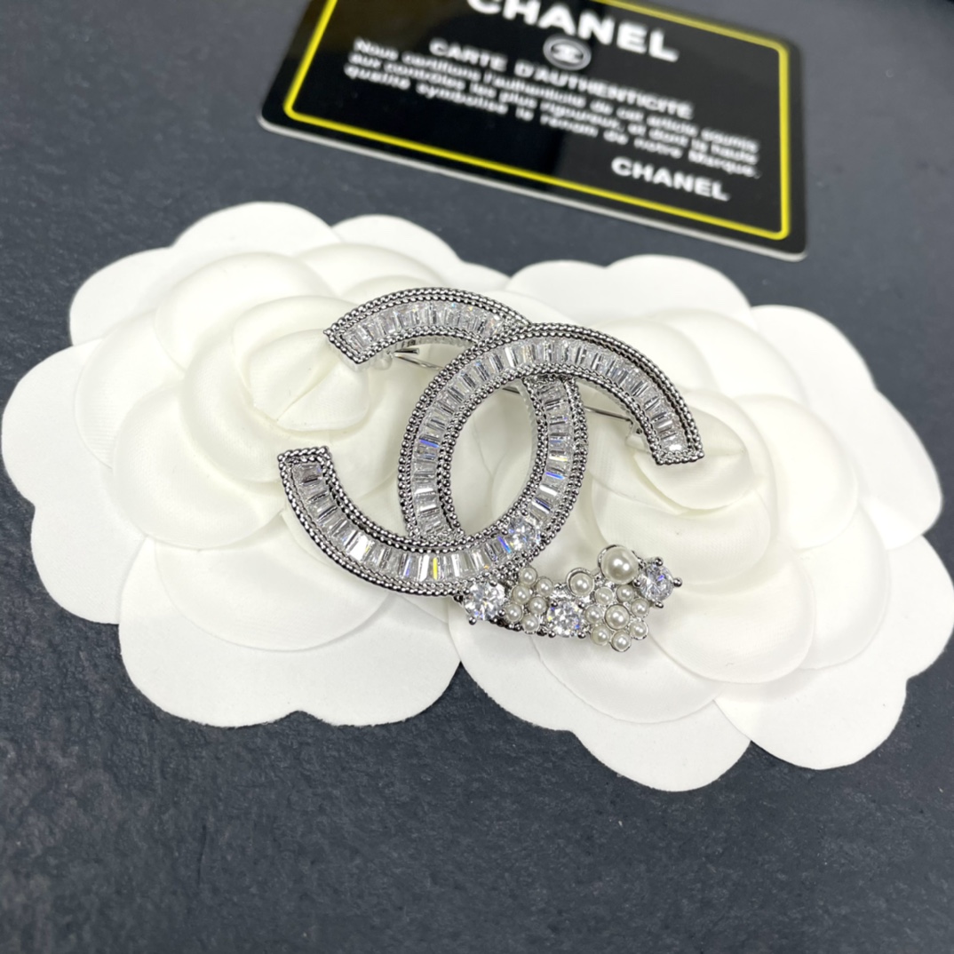 Chanel Chanel 银色满钻 珍珠CC 梅花 胸针