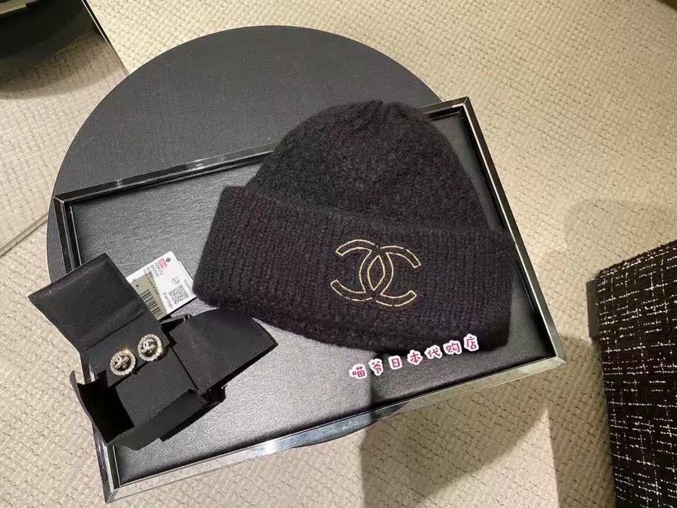 NO:362241,.C home.【Wool Single Hat】customer supplying wool!  A precious collection of soul hats!  Guest color yarn is very beautiful!  classic!  The touch is soft and greasy. 70 wool 30 rabbit hair. A lamb combed lamb can only produce 30-40g of wool. Such a hat requires three or four lambs. Don’t use ordinary hats on the market to pretend to be. Is the yarn supplied by customers good? The market goods are incomparable!  The top-notch luxury of materials is the charm of the product. Easy access to the counter. Those who mix in the counter must receive it. They love every color. And they are beautiful and endurable!  Men, women, young and old can wear it!  You can beautify the real thing~ Hat Straw Hat Fisherman's Hat Baseball Hat Knitted Hats, Hats, Chanel, espadrilles, hats.C家.【羊毛单帽】客供小羊毛！珍贵典藏的灵魂帽子！客供色纱.每个颜色都非常好看！经典！手感软腻.70羊毛30兔毛.一只小羊精梳过的小羊仅能产出30-40g的羊毛.这么一个帽子得三四只小羊.不要拿市面上普通帽子冒充相比.客供的纱线好吗.市场货没得比！用料顶级奢华这就是产品的魅力.轻松出入专柜.混专柜的来必收.素色每个颜色都爱.而且美耐级了！男女老少均可用佩戴！见到实物你们能美化了～帽子草帽渔夫帽棒球帽针织帽,帽子,chanel,espadrilles,hats,hat