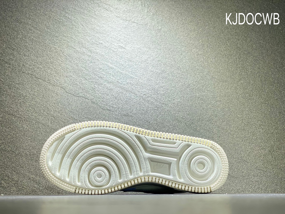 200 Nike Air Force 1 空军一号 DR7883-100