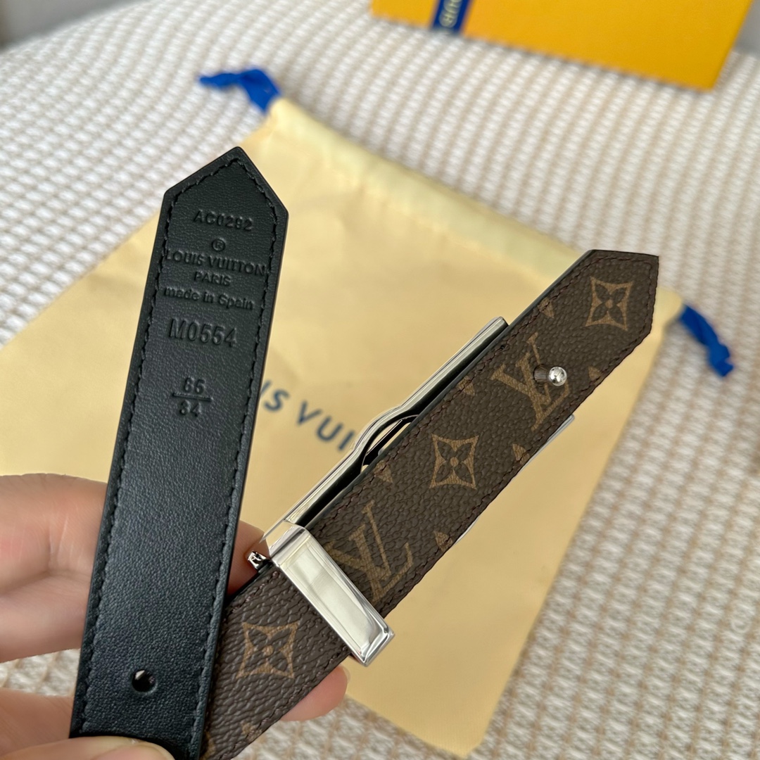 寬25mmL0UISVUITT0N女士原單腰帶寬度25毫米雙面可用一面帆布一面進口平紋小牛皮搭配細緻華麗