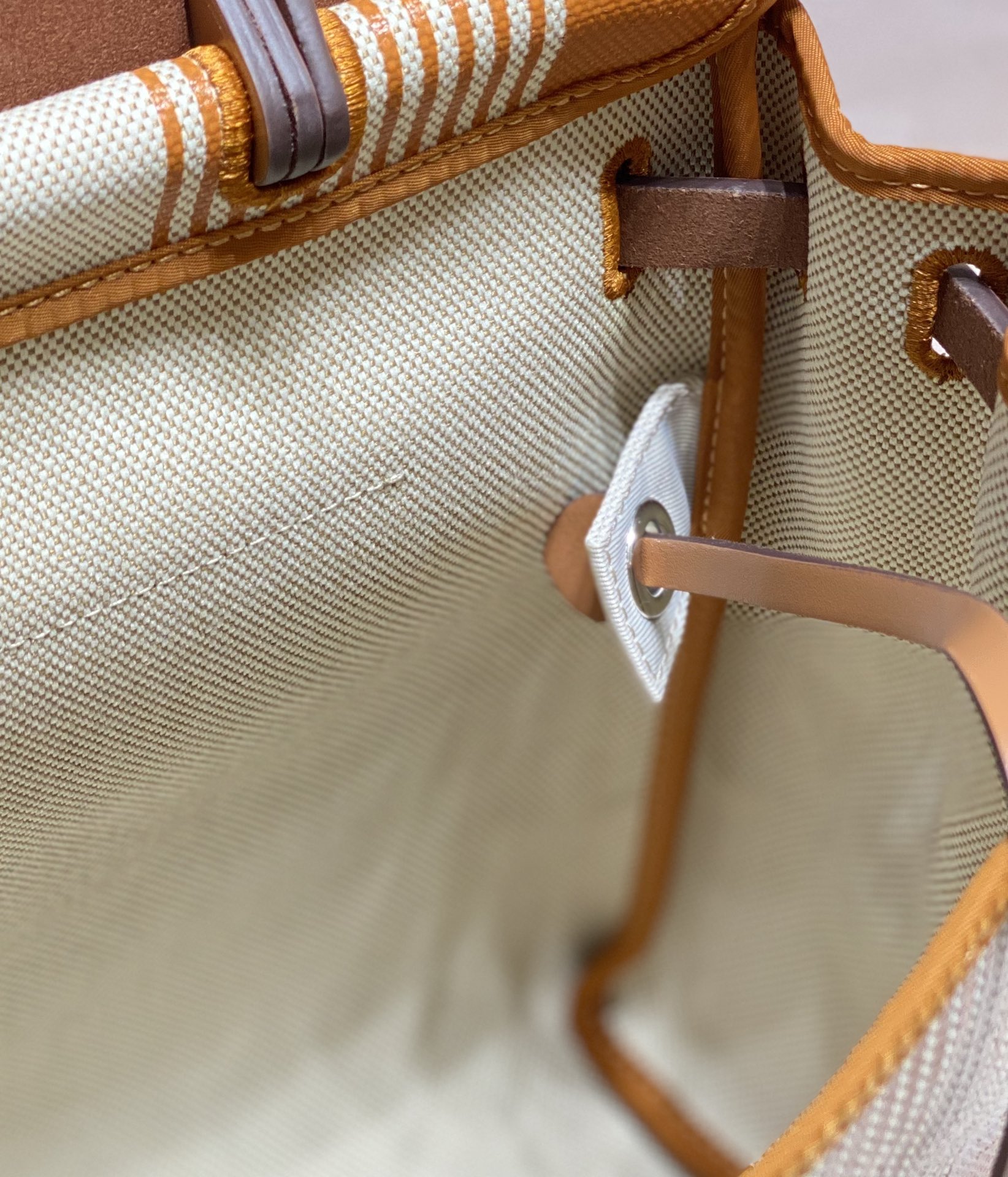 Burberry Classic Handcrafted Luxury Leather Shoulder Bag Ref 8