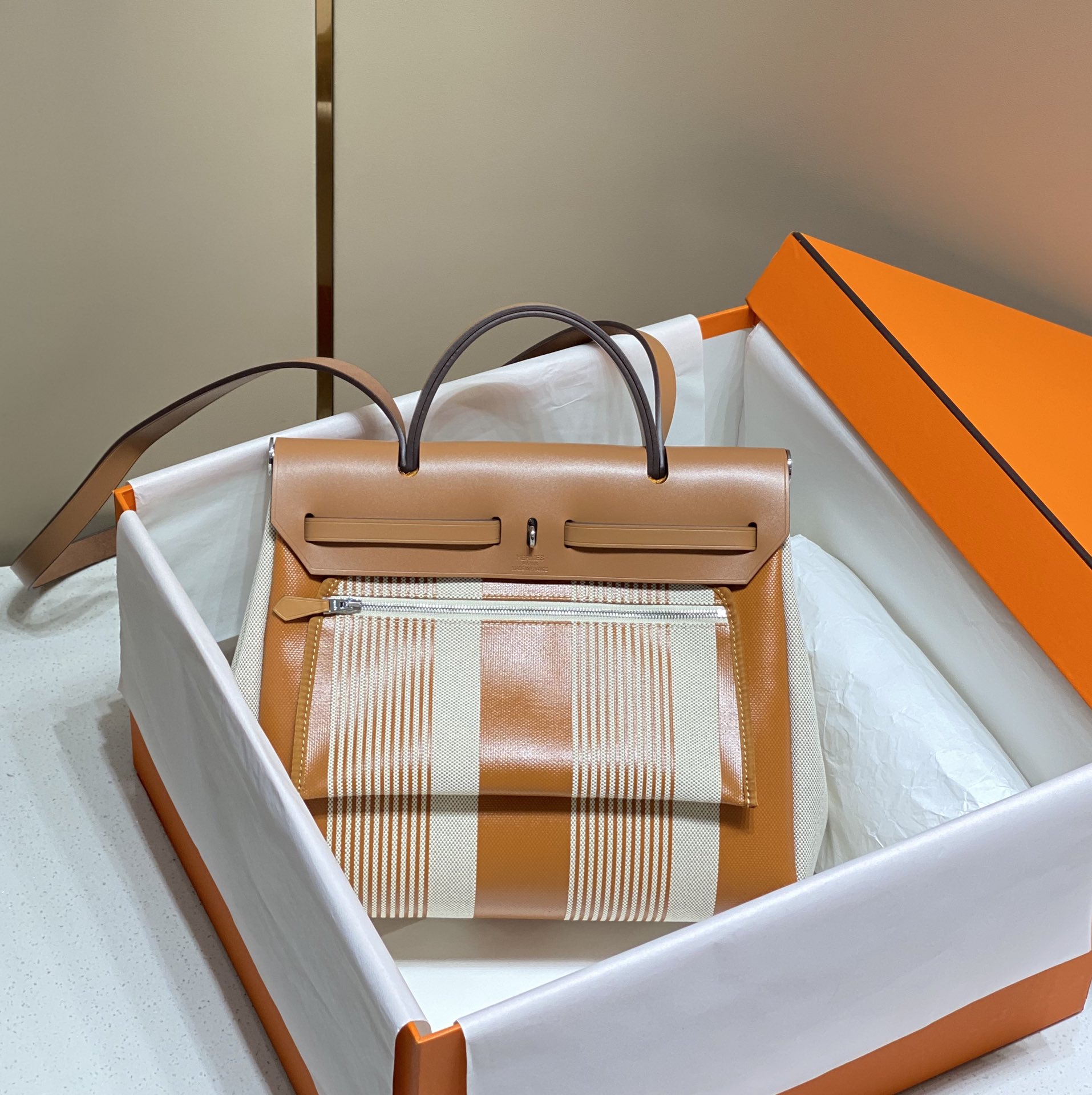 Burberry Classic Handcrafted Luxury Leather Shoulder Bag Ref 2